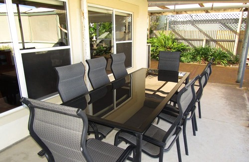 Port Vincent House | The Palm's house & unit ~ Large Accommodation, Off Peak Specials