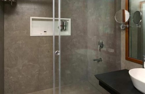 Neyyattinkara Hotel | GOLDEN CASTLE