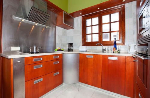 Montana Roja Villa | Beautiful Villa in First Line of sea