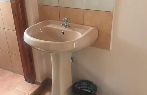 Ngelani Hotel | Reyna Hotel Machakos