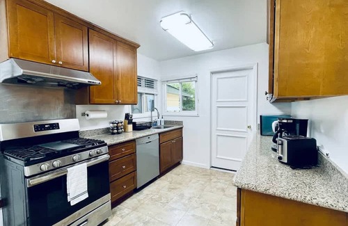 North Central House | Sanmateo Cozy Central 3b1b Home Garage Parking AC