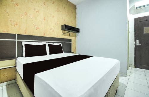 Panakkukang Hotel | OYO 94781 Hotel Lucky Inn Makassar