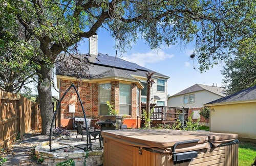 Stone Oak House | San Antonio Oasis Hot Tub & Pool Access 4 Bedroom Home