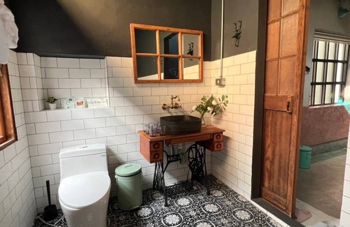 West Central District Bed & Breakfast | Kuanzhai 1960 Private B&B