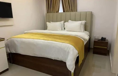 Alimosho Hotel | White Chase Hotel and Suites