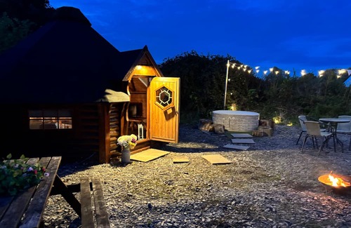 Dwyran Cabin | Hobbit Haven Hot Tub and Countryside Bliss