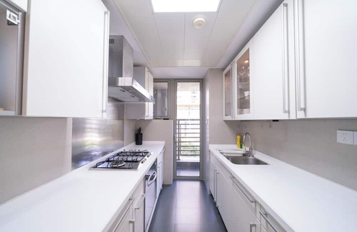 Xujiahui Bed & Breakfast | Tyms Stylish 3BR 2BA Apt Xuhui Center