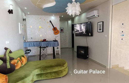 Bni Quolla House | Guitar Palace