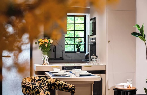 Huaihai Road Commercial Area Hotel | A detached old Shanghai villa