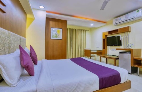 South Tukoganj Hotel | Hotel Amrit Residency