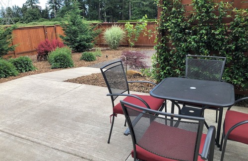 Marylhurst House | 2-bedroom house in Oregon City with WiFi/AC