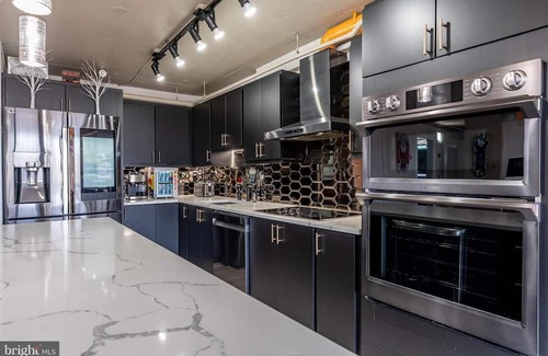 Dunn Loring Condo | Centrally Located Luxury Modern 2 Bed 2 Bath Condo in the Heart of Tysons!