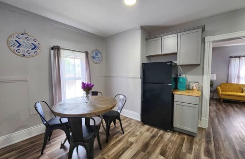 Springfield Apartment | Cozy 2BR Renovated Near Downtown Springfield