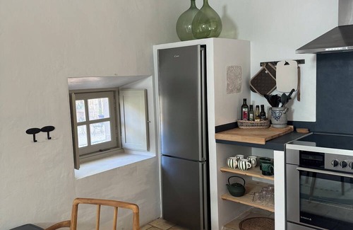 Montaren-et-Saint-Mediers Condo | Mimosa Superb duplex gîte in the heart of an 18th-century sheepfold a stone's throw from Uzès