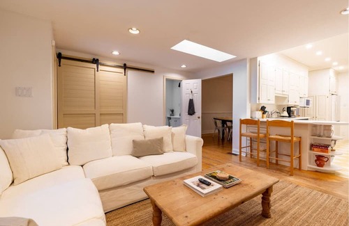 The Beaches House | Charming Detached 3-bedroom house with Private Backyard minutes from the beach