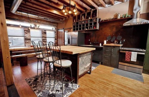 Oconto House | Unique upstairs loft w/industrial design, 3 bed 2 full baths in downtown Oconto