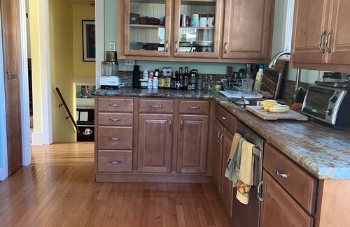 San Anselmo House | Charming 2BD, 2BA house in Fairfax with family room, gardens, parking