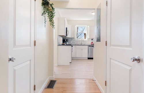 Dorchester Apartment | Spacious 2BR near UMASS | Savin hill | T Stop 9819