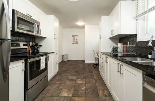 Hamilton House | Sleeps 6·Mins to Hwy·Free parking·Mohawk·Hospital