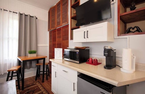 Volcano Apartment | Aloha Junction Guesthouse suites, Stay and explore Kilauea Volcano