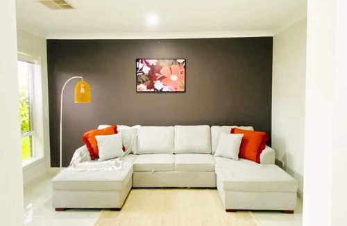 Kellyville House | Kellyville 5Br-Closed to Shops, Parks and School