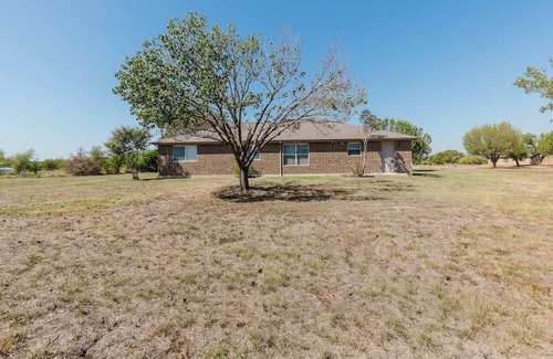 Oak Point House | Cozy 3BR Family Home with Large Yard, Sleeps 7