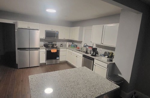 Macon House | 3bed2 ba house in marvelous Macon and 15 min from WR Airforce base with WiFi, AC