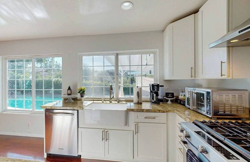 Thousand Oaks House | 3BR Mountain View Home with Pool, Spa, & Patio
