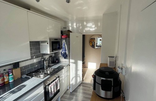 Vassall Apartment | Spacious 1 bed flat in zone 2