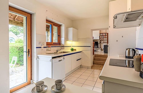 La Trinite-sur-Mer House | Wonderful private villa for 4 guests with TV, terrace and parking