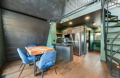 Omaha House | The Constellations Orion & Taurus - Romantic Steam Showers, Hot Tubs, and Table Rock Lake