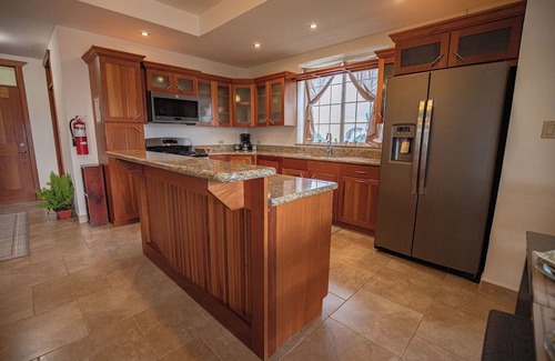 Belize City House | Stunning 2 bedroom apartment on the outskirts of Belize City.