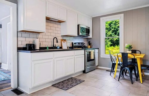 Southern Coast Apartment | Charming 2bedroom apartment with WiFi and fitness room in heart of downtown Saco