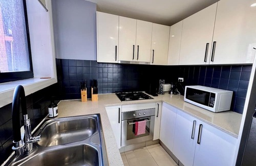 Parramatta Apartment | Central Parramatta Apt with AC Balcony Parking