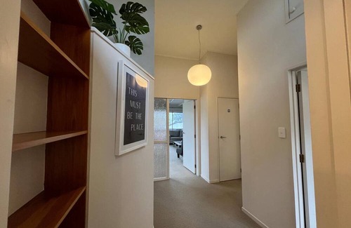 Narrow Neck House | If you want to be close to the beach.