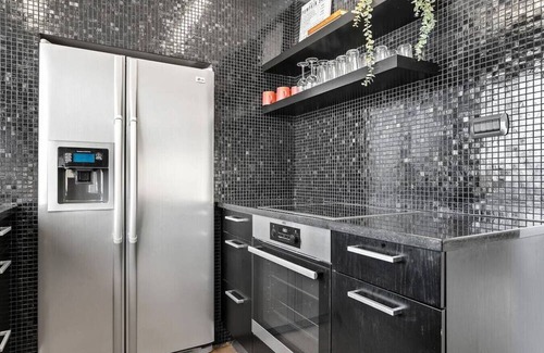 Downtown Apartment | Penthouse apt. on the shopping street/Free parking