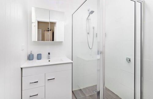 Shoalhaven Heads House | River Road Cottage, Shoalhaven Heads. Early check in, late check out !