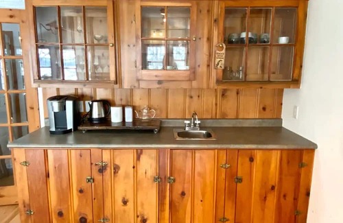 Huntsville Cottage | Water Front Cottage with dock - 5 min from the town, pet-friendly