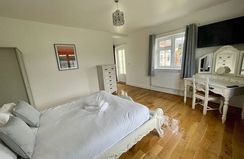 Boston House | 6 Bedroom Bungalow in Boston Lincs