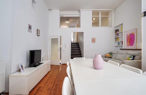 El Poble-sec Apartment | Gran Apto Familiar en Barcelona - 5H + Patio + A/C y Comodidad Para Grupos