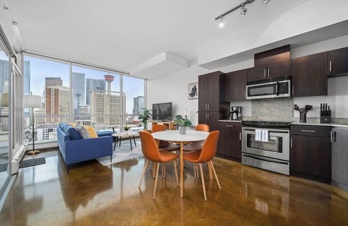 Mission District Apartment | Perfect View| UG Stall| 2 Bed| Mins to Saddledome