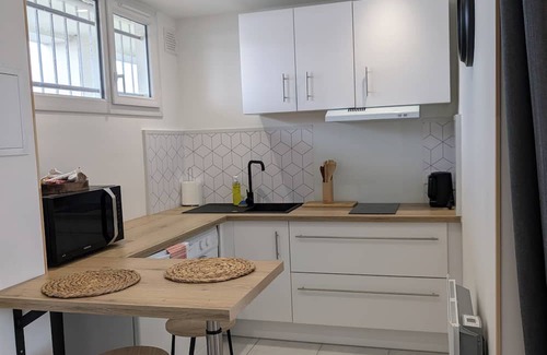 Tarbes Apartment | Luminous studio with cosy charm, quiet location near town center