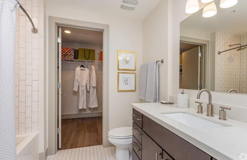 Central Business District Apartment | Julia at Saint Charles