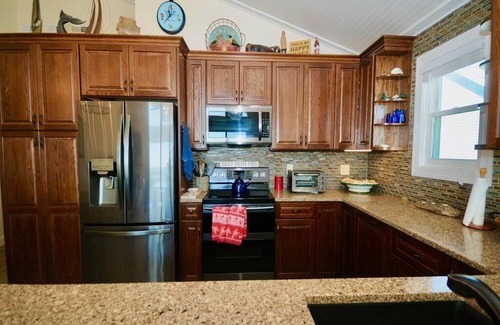 Sea Isle City House | Spacious 4-br townhome with front & back water views, in charming Sea Isle City