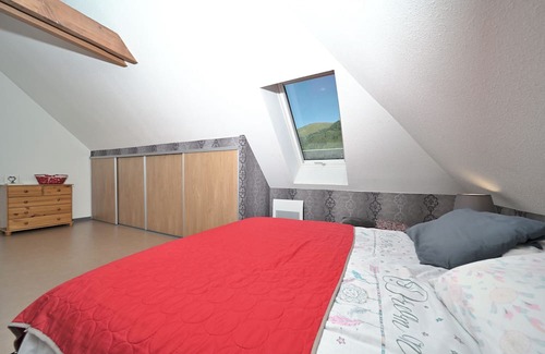 Vielle-Aure Apartment | Apartment 'Vielle Aure Le 2 Bers' with Mountain View and Wi-Fi