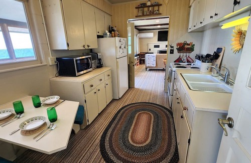 Montague Cottage | Charming 3-bedroom cottage RIGHT ON LAKE MICHIGAN with AC/HEAT/WIFI