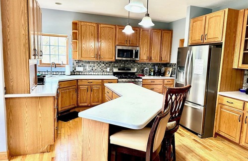 Hudson House | Spacious 6-bedroom house in charming Hudson