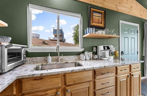 Omaha House | Romantic Lake Haven: Couples' Cabin with Spectacul
