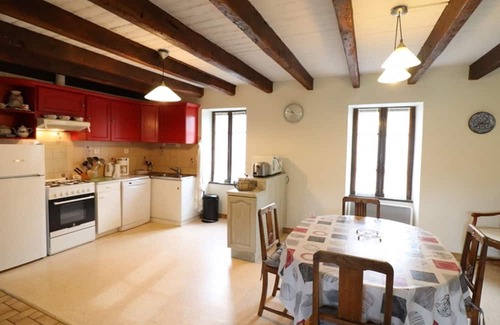 Le Rouget-Pers Cottage | Gite Le Rouget-Pers-Pers, 3 bedrooms, 8 persons