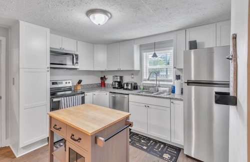 Afton Cabin | NEW LISTING! The Road House (2-Bedroom Cabin) - Pets Allowed by RedAwning